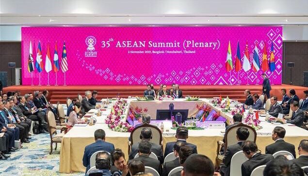 第35届东盟峰会举行全体会议