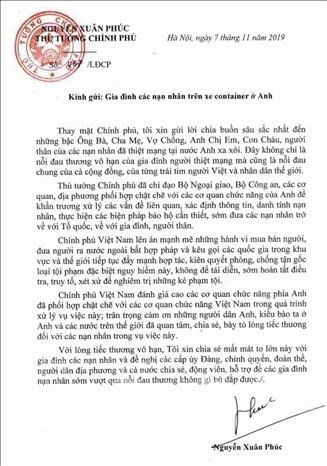 阮春福总理向英国集装箱卡车39名越南遇难者家属表示深切慰问
