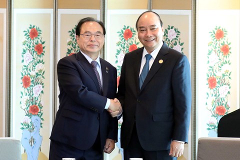 阮春福总理希望釜山市政府为越南人社群打造便利条件