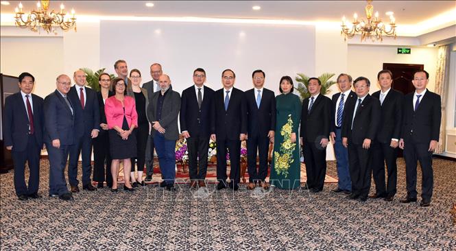 胡志明市市委书记阮善仁会见德国黑森州议会议长博利斯•莱茵