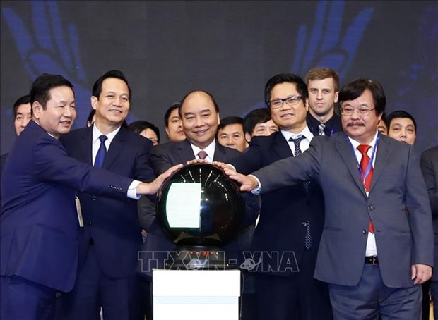 阮春福总理主持召开“增强越南劳工技能”国家论坛