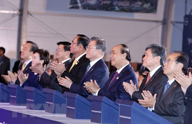 阮春福总理出席韩国釜山Eco Delta City智慧城市动工兴建仪式