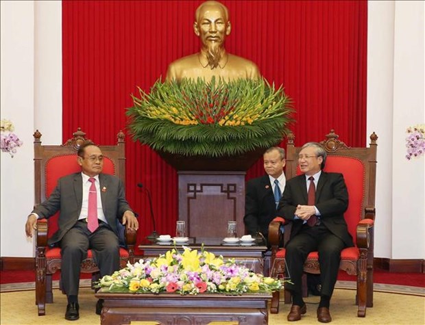 越共中央书记处常务书记陈国旺会见柬埔寨高级代表团