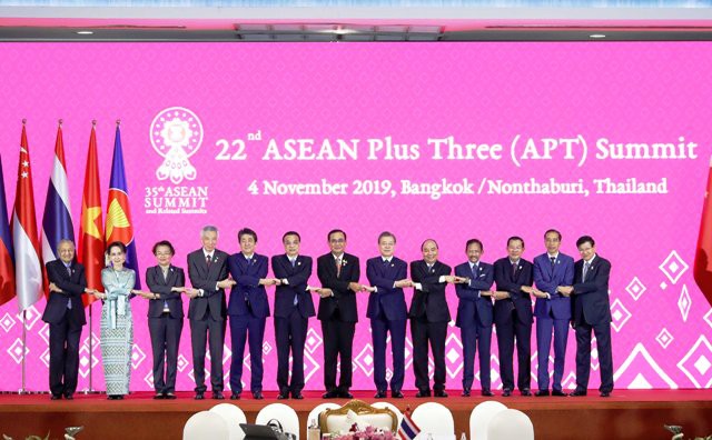 越南政府总理阮春福出席第22次东盟加三领导人会议