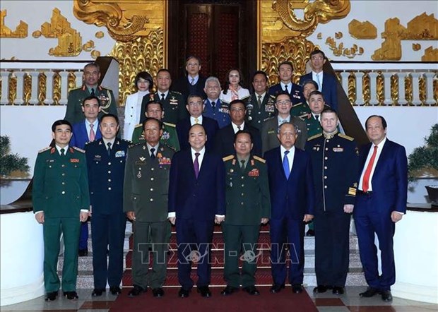 越南政府总理阮春福会见各国军队、国防部领导代表