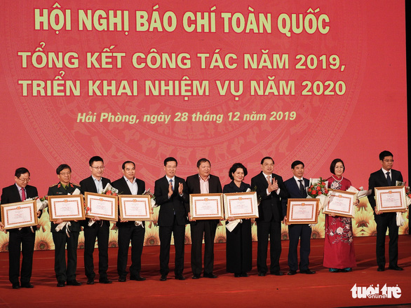 新闻界要主动积极关注宣传国家的各重要事件