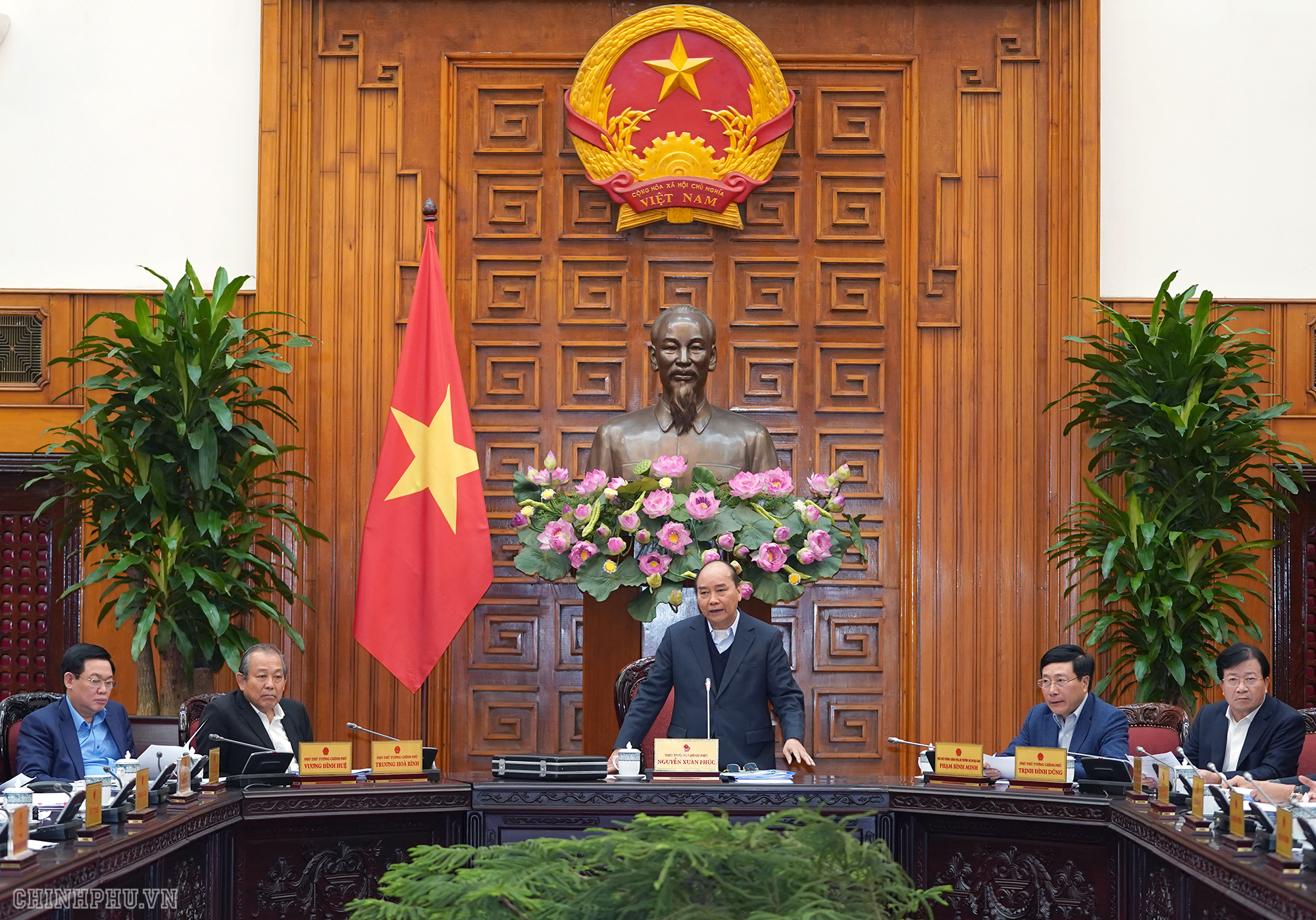 政府常务委员会开会讨论推动与老挝合作关系的措施