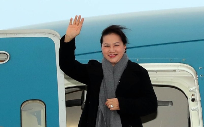 越南国会主席阮氏金银抵达明斯克机场 开始对白俄罗斯进行正式访问