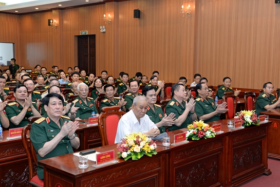 纪念越南人民军建军75周年见面会在胡志明市举行