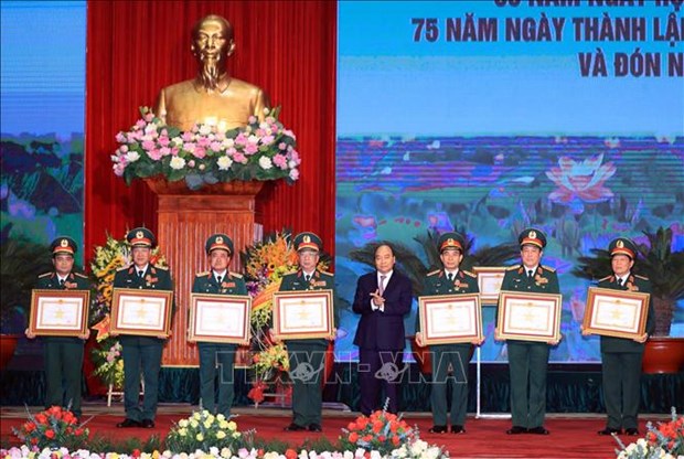 阮春福总理出席越南人民军建军75周年纪念典礼