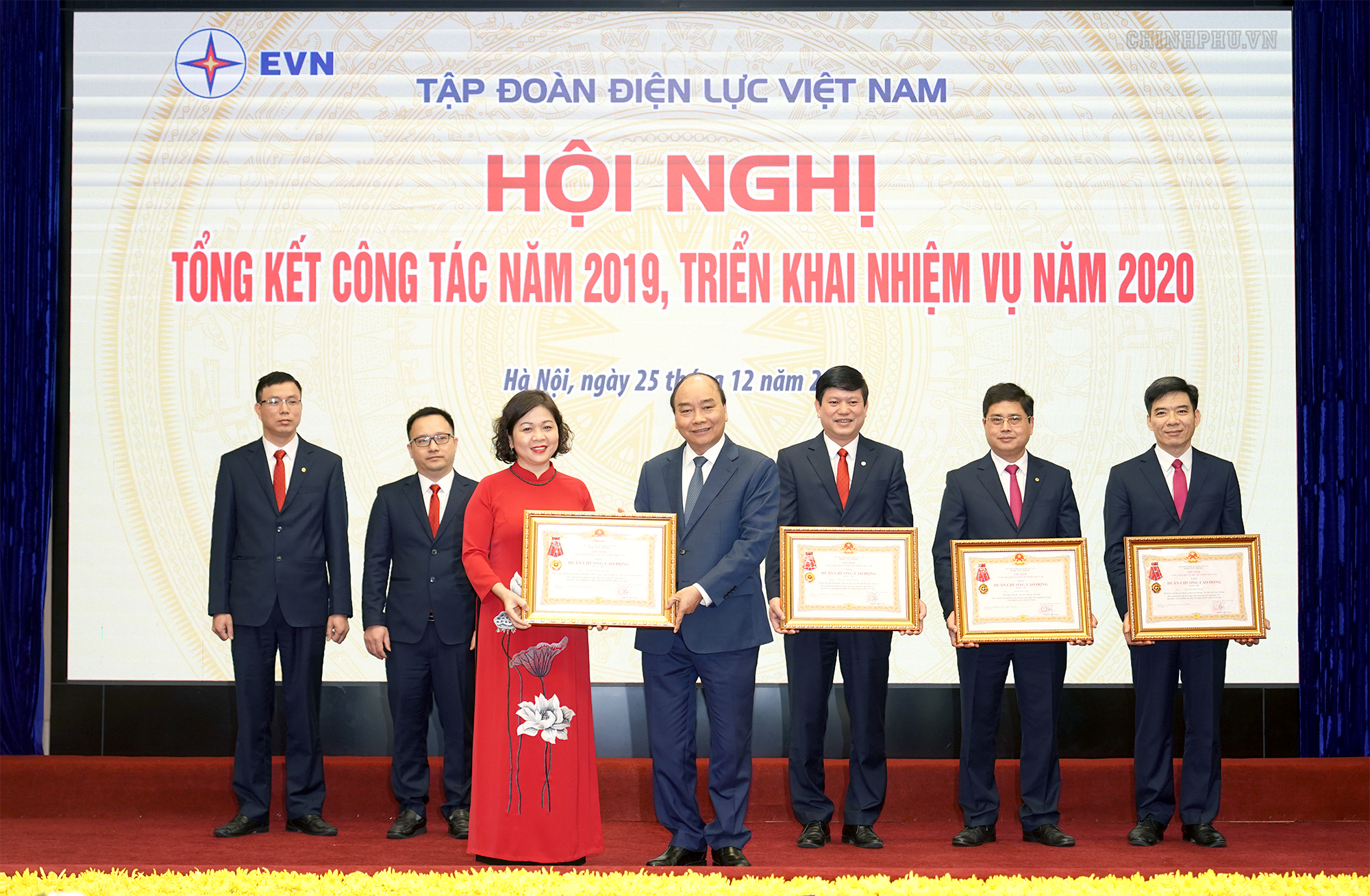 越南政府总理阮春福出席电力集团工作总结会议