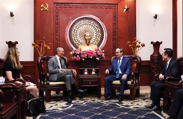 胡志明市市委书记阮善仁会见美国前总统奥巴马