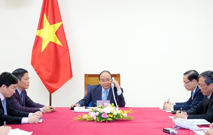 阮春福总理与俄总理梅德韦杰夫通电话