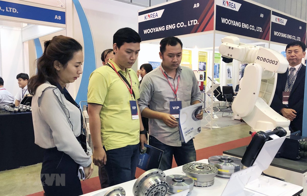 300家国内外企业参加胡志明市配套工业展览会