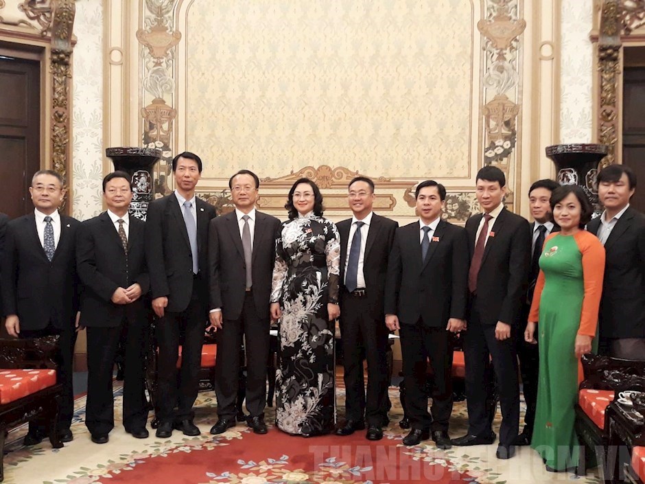 胡志明市和中国重庆市加强两地民选机构运行经验交流