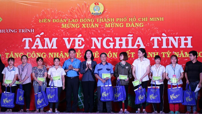 胡志明市向工人赠送1700多张返乡车票