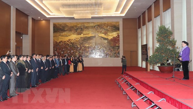 国会主席阮氏金银向国会直属单位领导和全体干部人员拜年