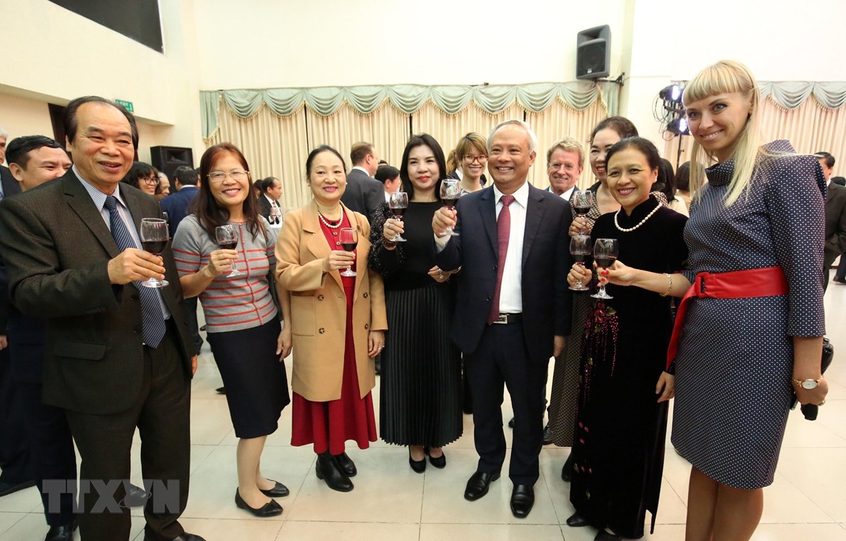 各国驻越外交使团、国际组织和外国非政府组织2020年新春见面会在首都河内举行