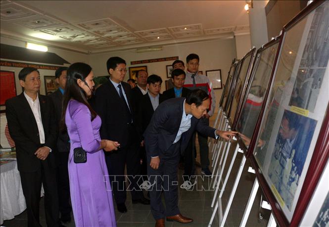 庆祝越南共产党建党90周年的展览会举行