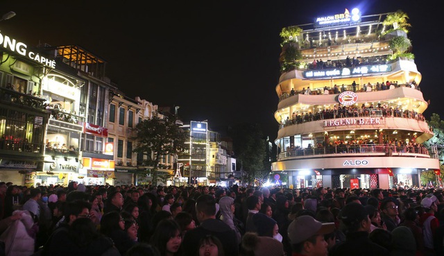 全国各地人民以充满期望欢心迎春