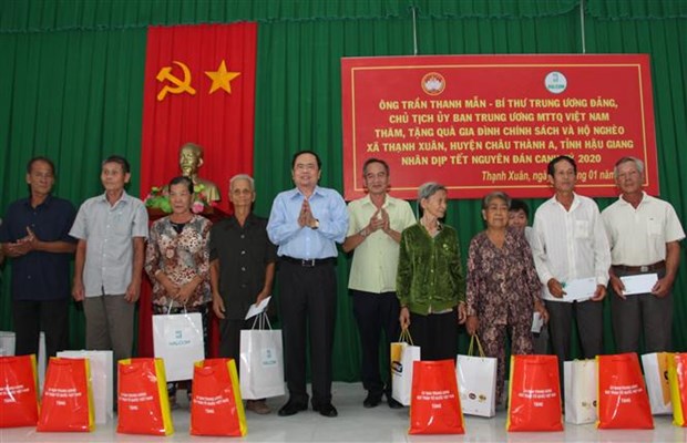 陈青敏走访慰问后江省孤儿院和优抚家庭