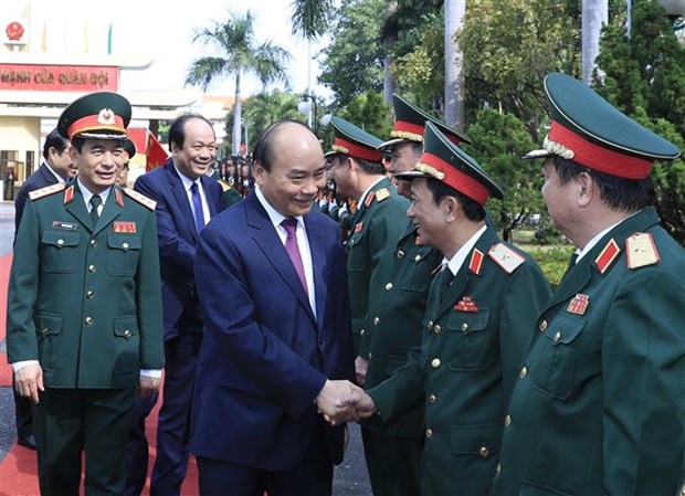 阮春福总理视察第五军区随时备战工作