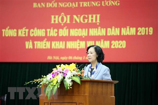 继续扩大和提高民间外交活动的质量