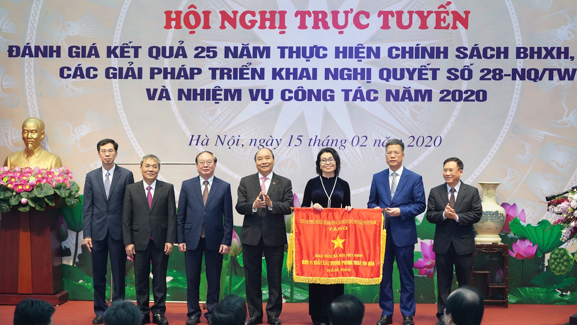 建设一个向往人民、符合国际标准的社会保险体系