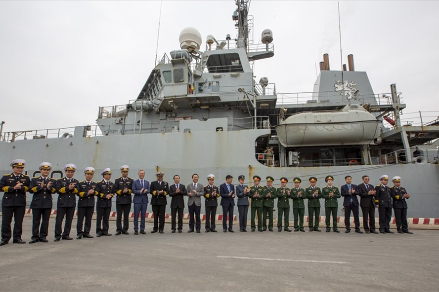 英国皇家海军“企业号”海军测量船访越