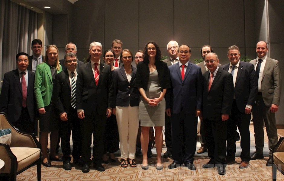 胡志明市与德国黑森州加强各领域互动合作