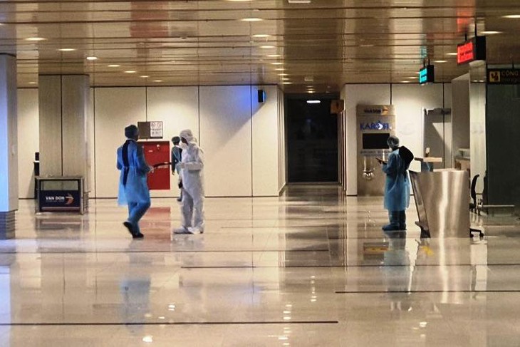 越南云屯国际航空港接待回国越南公民
