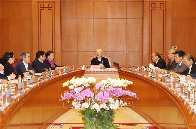 越共中央总书记、国家主席阮富仲主持越共十三大文件起草小组会议