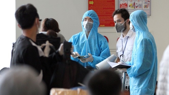 越南卫生部继续通报确定有新冠肺炎确诊病例的航班