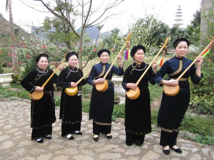 越南广宁省岱依族同胞的传统乐器——丁琴