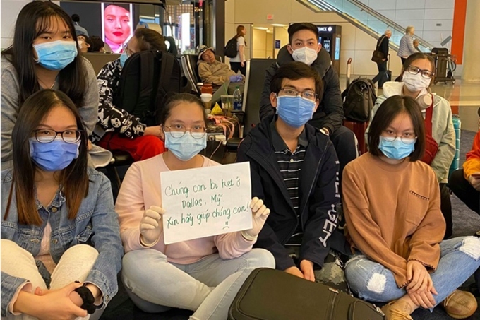 越南驻美国外交机构为“被困”在美国机场的越南公民展开领事保护工作