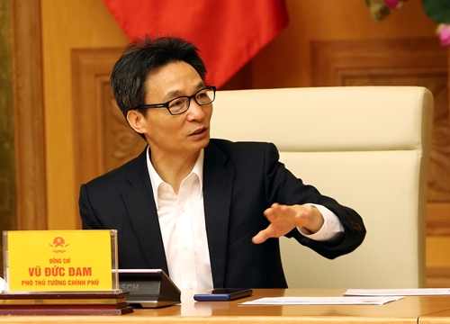 新冠肺炎疫情：严格实行入境强制性健康申报措施