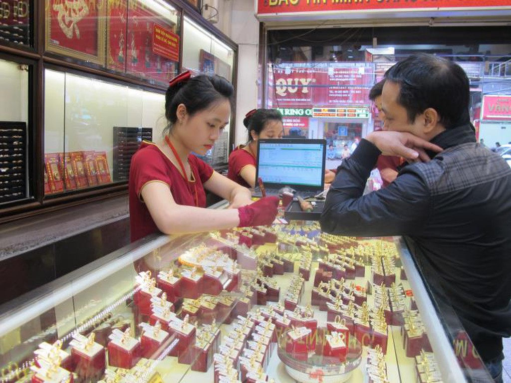 越南国内黄金价格下降20万越盾