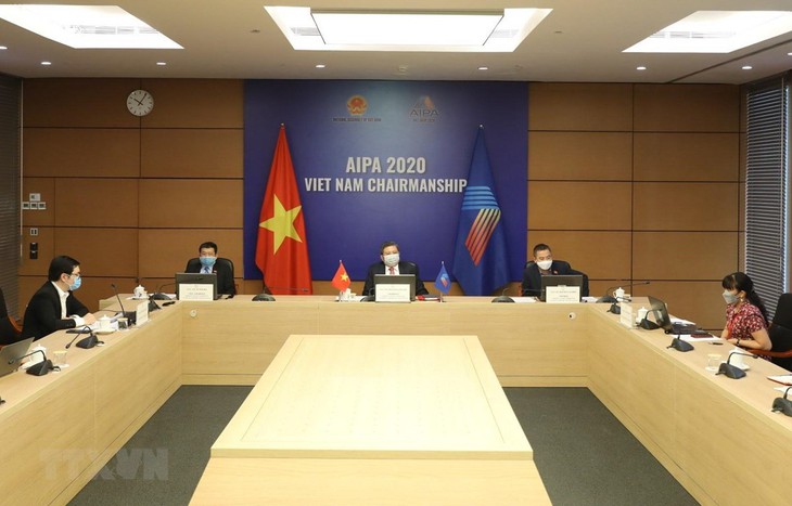 “议会在抗击新冠肺炎疫情国际合作中所扮演的角色”特别视频会议在河内举行