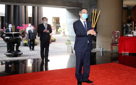 胡志明市举行2020年雄王祭祖日敬香仪式