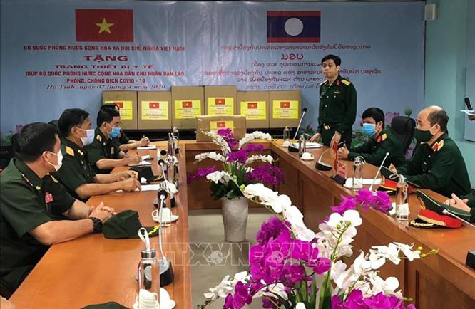 越南国防部派遣专家赴老挝支援新冠肺炎疫情防控工作