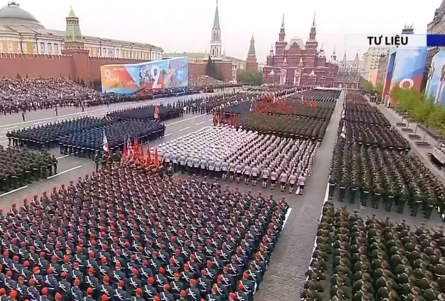 俄罗斯总统普京宣布因新冠疫情推迟今年胜利日阅兵式