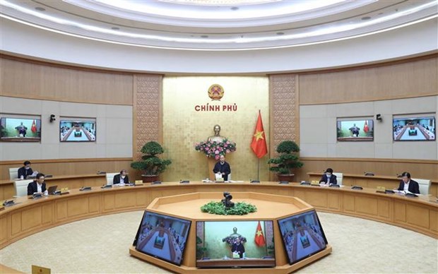 越南政府常委就受新冠肺炎疫情影响群众的惠民政策措施进行讨论