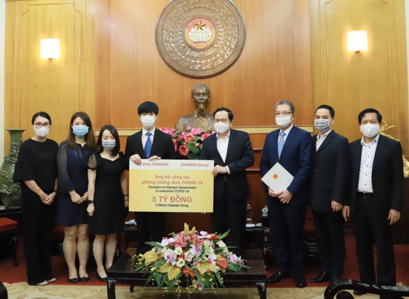 中国香港新华集团为越南抗疫捐增50亿越盾