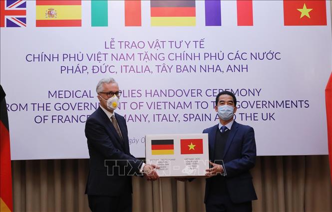 美国《外交家》赞扬越南向欧盟捐赠防疫物资