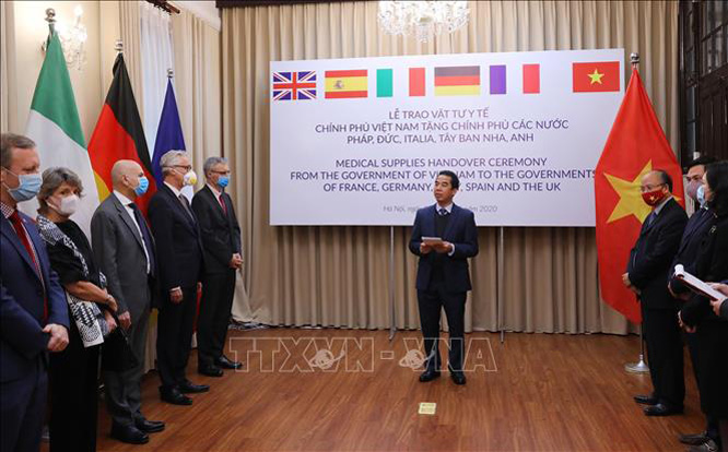 《路透社》赞赏越南援助受新冠肺炎疫情影响国家之义举