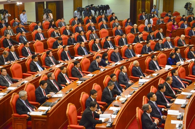 越共十三大人事准备工作中极为重要的若干问题