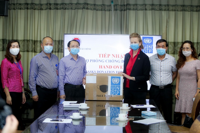 UNDP向越南赠予2万只口罩 协助越南抗击新冠肺炎疫情