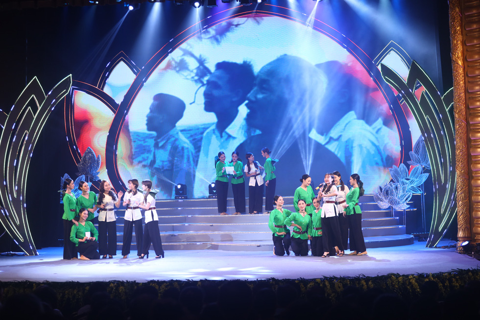 “献给胡伯伯的春季之歌”特色艺术晚会隆重举行