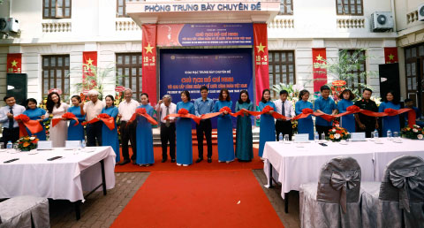 “胡志明主席与越南工人阶级和工会组织”专题展在河内举行