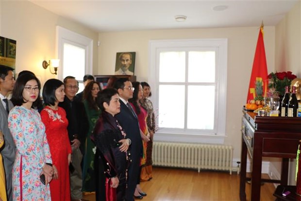 旅外越南人纷纷举行胡志明主席诞辰130周年的系列纪念活动